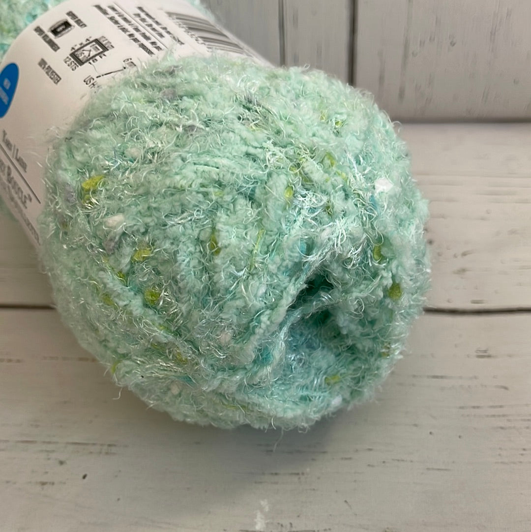 Cozy Boucle ~ SPEARMINT YARN ~ Loops & Threads