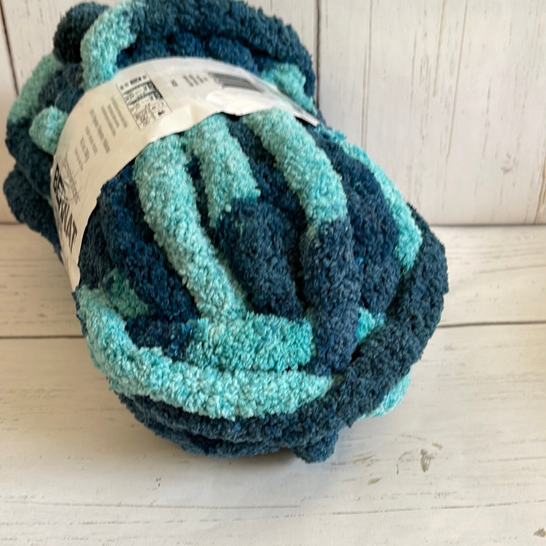 Teal Dreams ~ Bernat Blanket BIG  Yarn,  10.5 oz /300 g, 32 yards/29m, jumbo size 7