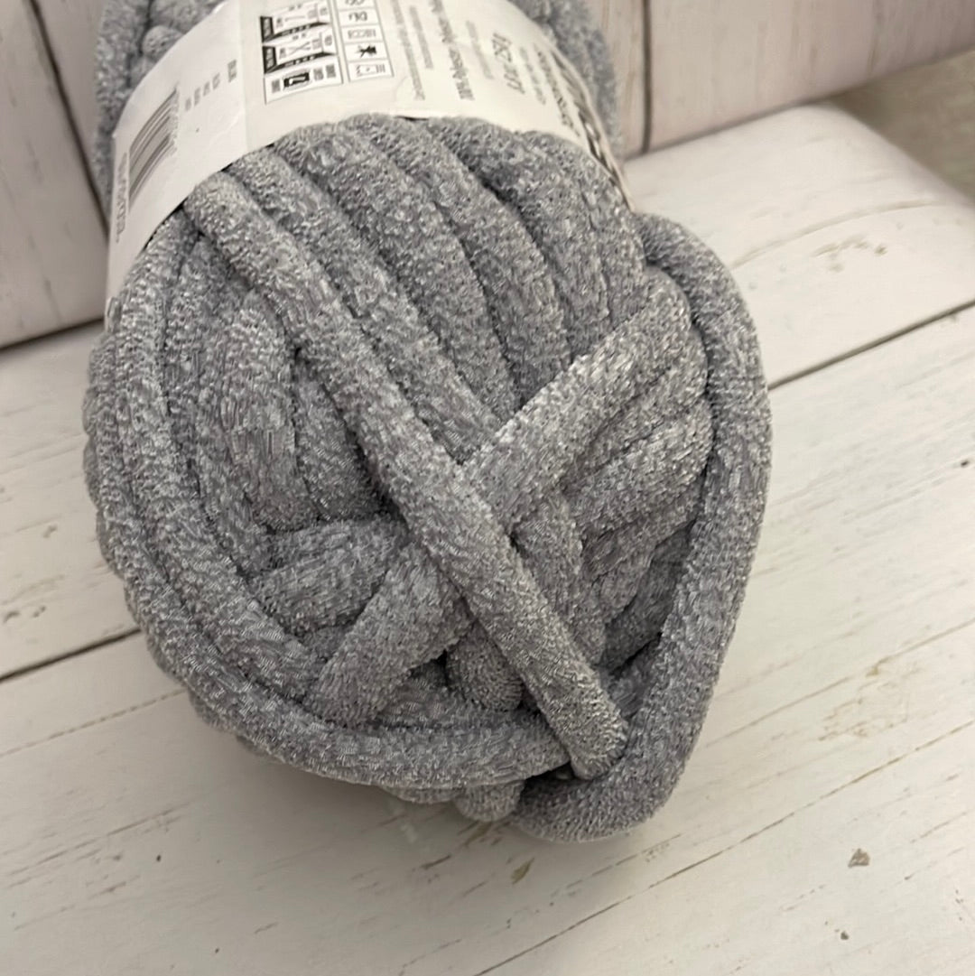 PEWTER YARN - Bernat Plush Big