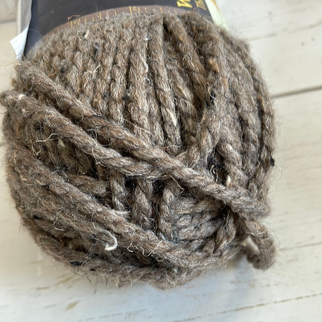 LION BRAND WOOL Ease Thick And Quick Yarn ~ Barley ~  6 oz/170g (106 yd/97 m) Super Bulky 6