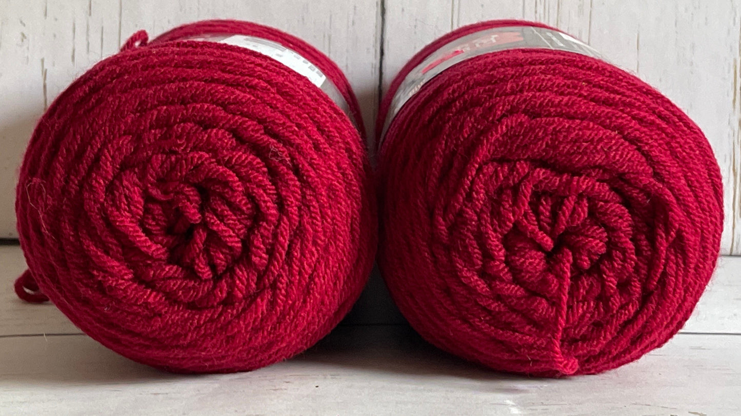 LOT OF 2 ~ Red Heart Super Saver Yarn ~ Burgundy ~  7oz/198g, 364 yds/333m  size 4 Medium, crafts, crochet, knit Made in the USA